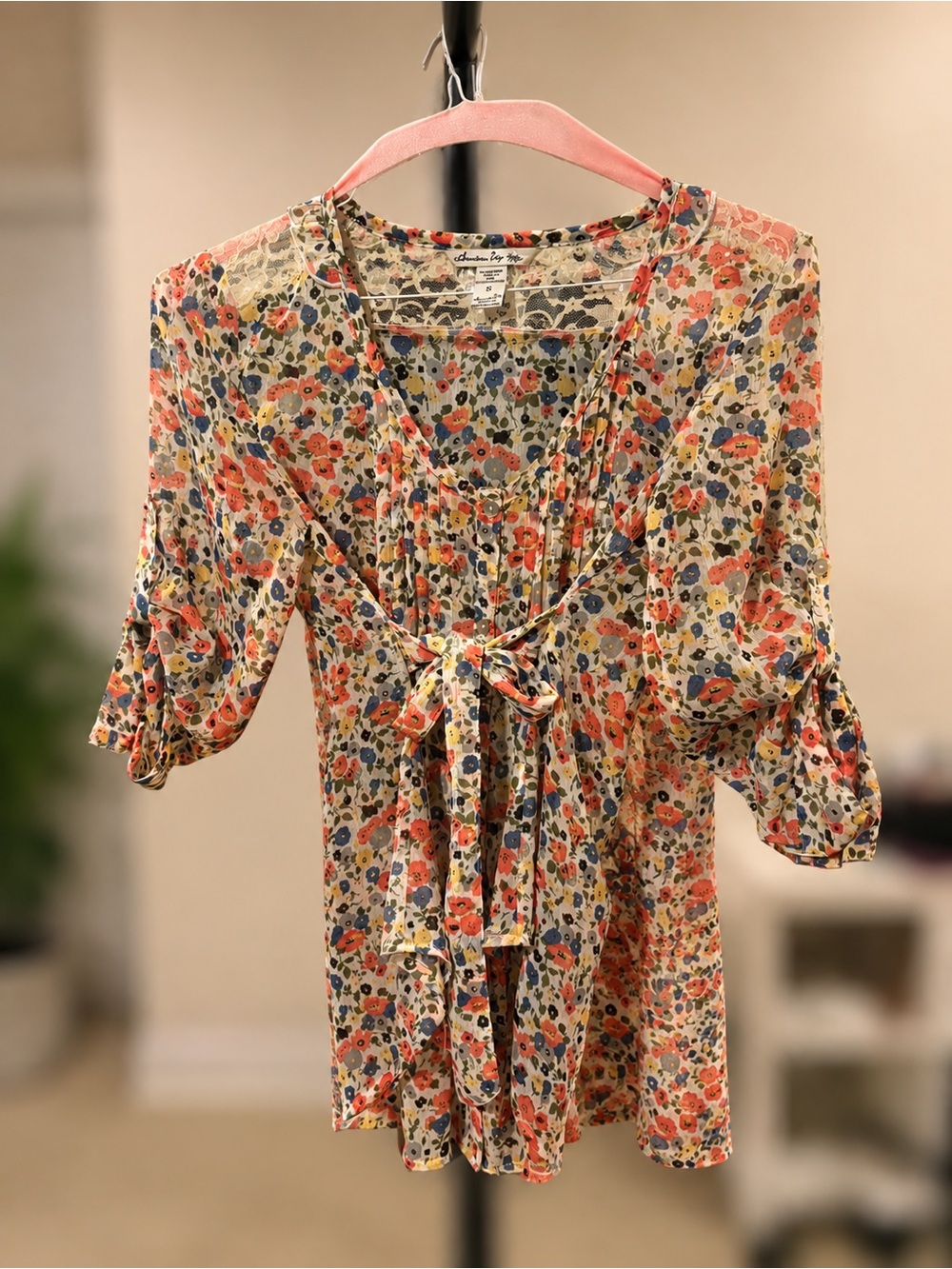 American Rag Size Small Floral Tie-Front Women’s Blouse w lace accent